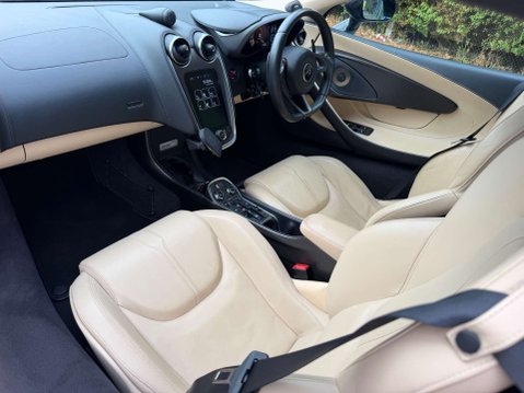 McLaren 570 3.8 570GT Coupe Semi-Auto 3dr 30