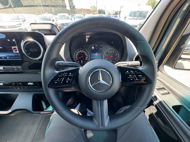 Mercedes-Benz Sprinter AUTO LWB L3H2 High Roof Air Con Cam EURO 6 16