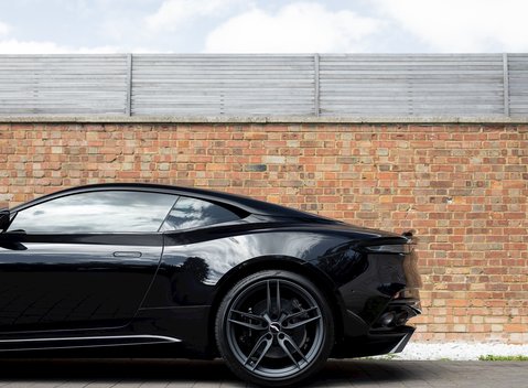 Aston Martin DBS Superleggera 29