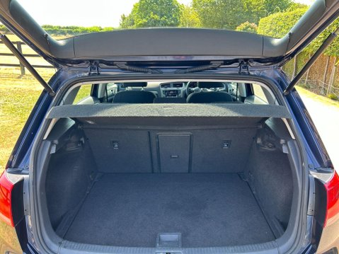 Volkswagen Golf 1.6 TDI BlueMotion Tech SE Euro 5 (s/s) 5dr 20