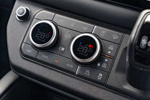 Land Rover Defender D300 X-Dynamic HSE Hard Top 14