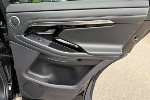 Land Rover Range Rover Evoque R-DYNAMIC HSE MHEV - 360 DEGREE CAMERAS -20 INCH ALLOYS - APPLE CARPLAY 33