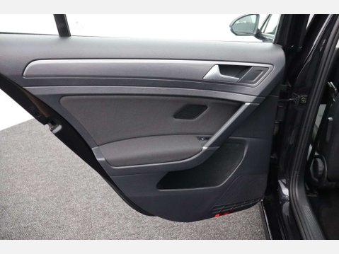Volkswagen Golf 2.0 Golf SE Nav TDI BlueMotion Technology Semi-Auto 5dr 41