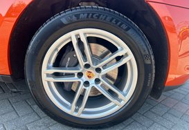 Porsche Macan PDK 23