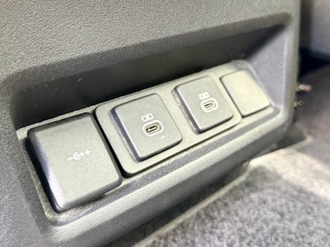 Land Rover Discovery R-DYNAMIC SE MHEV 53