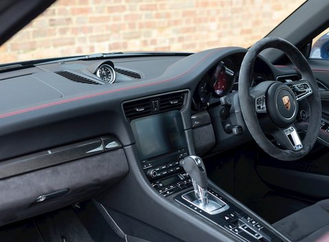 Porsche 911 Targa 4 GTS (991.2) 17