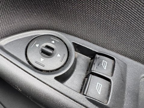 Ford Focus 1.0T EcoBoost ST-Line Euro 6 (s/s) 5dr 27