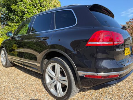 Volkswagen Touareg 3.0 TDI V6 BlueMotion Tech R-Line Tiptronic 4WD Euro 6 (s/s) 5dr 9