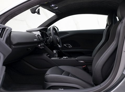 Audi R8 V10 Performance Carbon Black 11