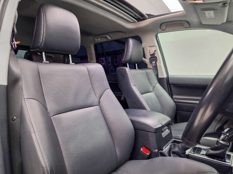Toyota Land Cruiser 2.8D Invincible Matt Black Edition SUV 5dr Diesel Auto 4WD Euro 6 (s/s) (7 7