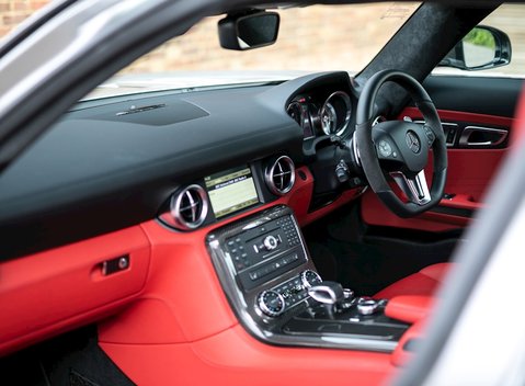 Mercedes-Benz SLS AMG 16