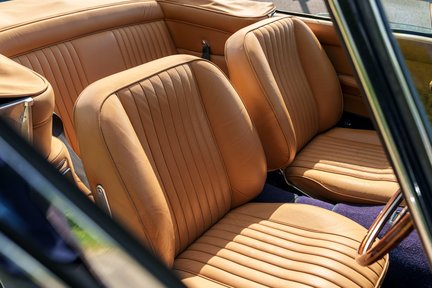 Aston Martin DB6 Mark II Volante 23