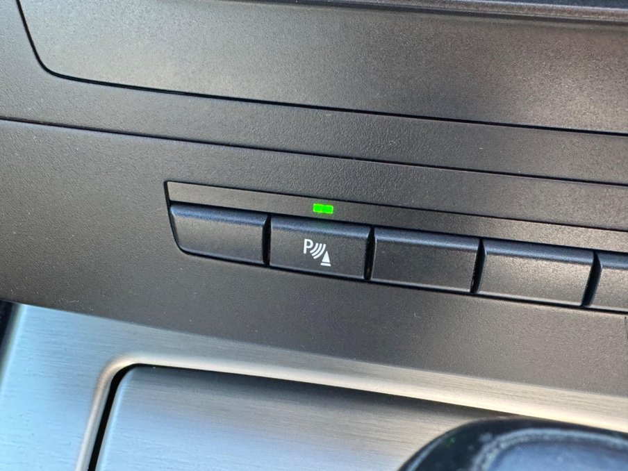 2012 BMW 3 Series — image 25