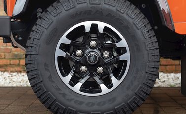 Land Rover Defender 90 Adventure Edition 10