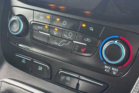Ford Transit Connect 240 L2 Limited 120 ps Panel Van 18