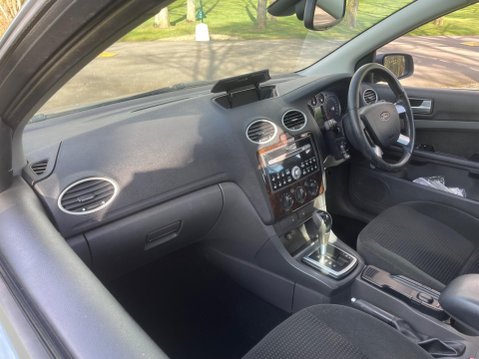 Ford Focus 1.6 Ghia 5dr 20