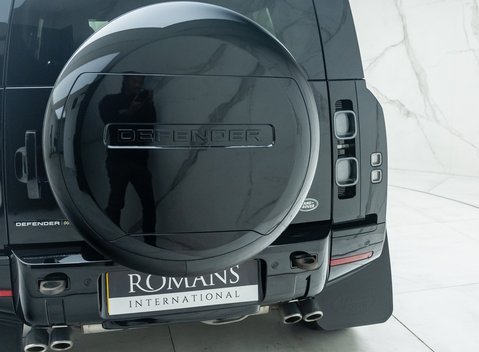Land Rover Defender 110 V8 Bond Edition 37