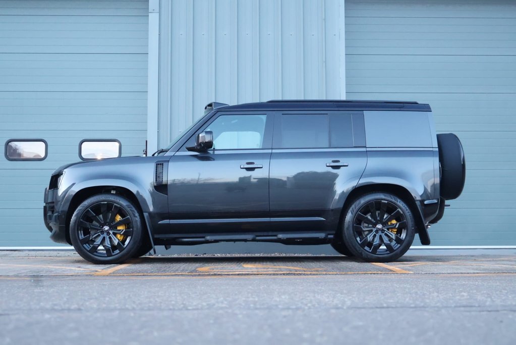 Land Rover Defender 110 2026  MODEL D350 HARD TOP X-DYNAMIC HSE SEEKER STYLED  REAR GENUINE SEATS 5
