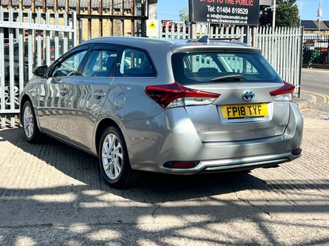 Toyota Auris VVT-I ICON TECH TOURING SPORTS 11