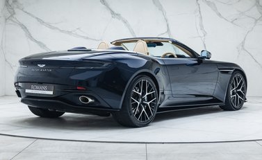 Aston Martin DB12 Volante 6