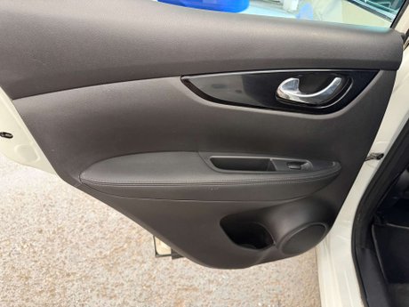 Nissan Qashqai 1.6 dCi Tekna SUV 5dr Diesel XTRON 2WD Euro 5 (s/s) (130 ps) 30