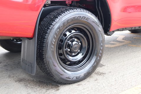 Toyota Hilux 2023 ACTIVE 4WD D-4D S/C only 3000 miles styled by seeker leather seats  10