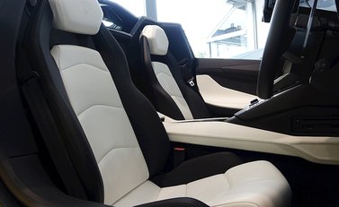 Lamborghini Aventador LP 700-4 Roadster 19