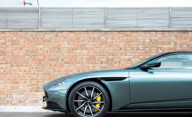 Aston Martin DB11 V8 23