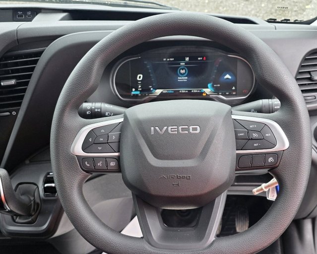 Iveco Daily Daily 35C14HA8 Hi-Matic Luton/Curtain fitted with tailift
