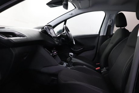 Peugeot 208 S/S TECH EDITION 42
