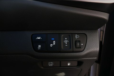 Hyundai IONIQ 1.6 IONIQ Premium SE FHEV Semi-Auto 5dr 36