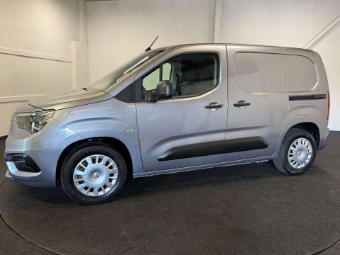 Vauxhall Combo Combo-e 2300 Sportive 2