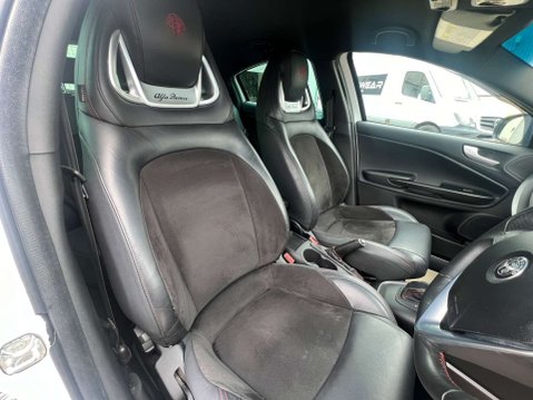 Alfa Romeo Giulietta 1.7 Giulietta Veloce TBi Semi-Automatic 5dr *NATIONAL DELIVERY* 8