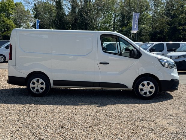 Renault Trafic SWB L1H1 Low Roof Business Plus SL28 Air Con Camera Sensors Euro 6 5