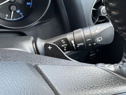 Toyota Auris 1.2 VVT-i Excel Touring Sports CVT Euro 6 (s/s) 5dr (Safety Sense) 36