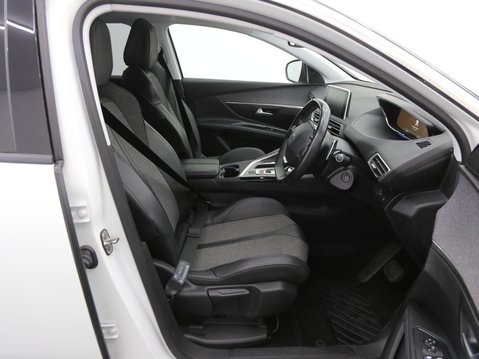 Peugeot 5008 1.2 PureTech Allure EAT Euro 6 (s/s) 5dr 21