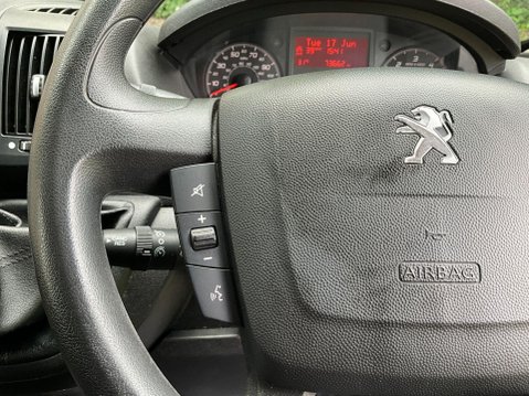 Peugeot Boxer 2.2 BlueHDi 435 Professional L4 H2 Euro 6 (s/s) 5dr 15