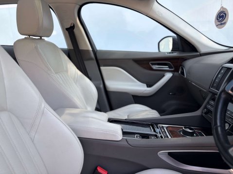 Jaguar F-Pace 2.0 F-PACE Portfolio AWD D Auto 4WD 5dr 20