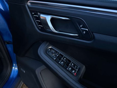 Porsche Macan 2.0 Macan Semi-Auto 4WD 5dr 16