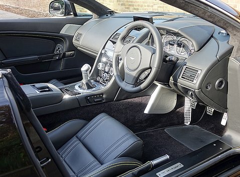 Aston Martin V12 Vantage Roadster 12