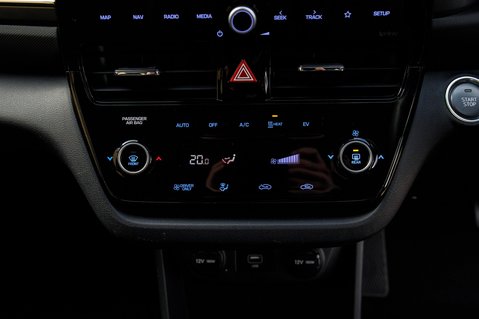 Hyundai IONIQ PREMIUM 37