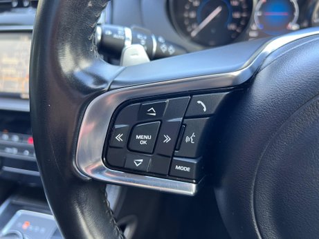 Jaguar F-Pace 2.0 D180 R-Sport Auto AWD Euro 6 (s/s) 5dr 37