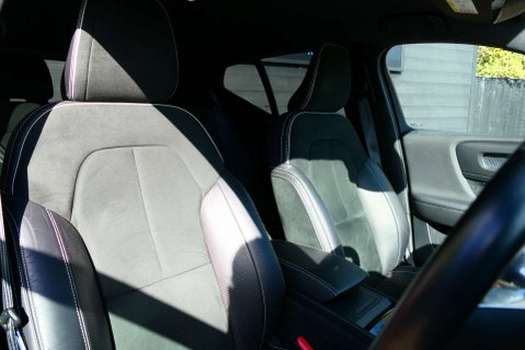 Volvo XC40 2.0 XC40 R-Design Pro T4 AWD Auto 4WD 5dr 5