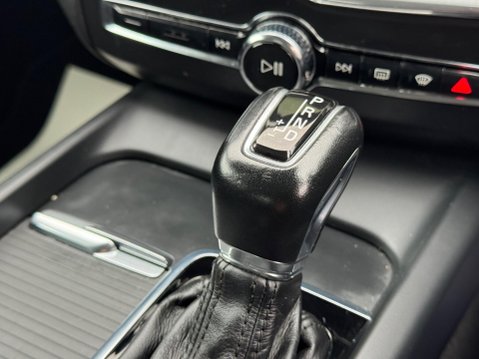 Volvo XC60 2.0 T5 Momentum Auto AWD Euro 6 (s/s) 5dr 35