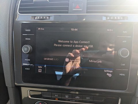 Volkswagen Golf SE NAVIGATION TDI BLUEMOTION TECHNOLOGY DSG 25