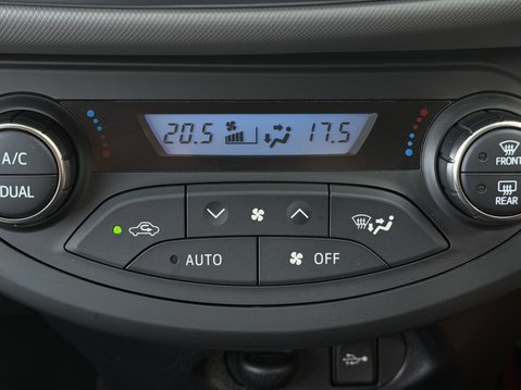 Toyota Yaris 1.5 Hybrid Design 5dr CVT [Nav] 25