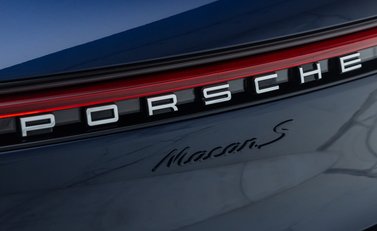 Porsche Macan S 31