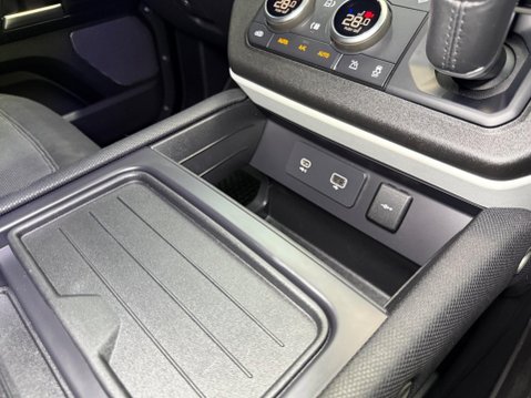 Land Rover Defender 3.0 D250 MHEV X-Dynamic S Auto 4WD Euro 6 (s/s) 3dr 19