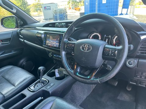Toyota Hilux INVINCIBLE X LIMITED EDITION 4WD D-4D DCB 11