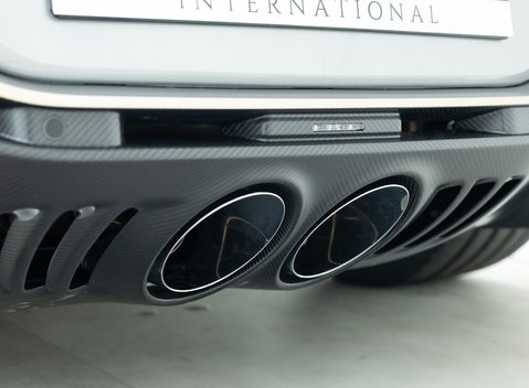 Aston Martin V12 Vantage 32